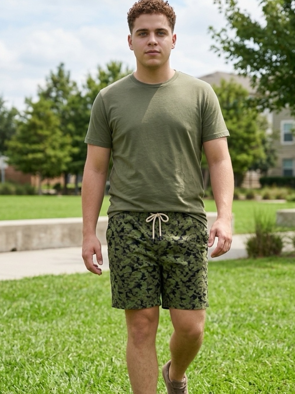 NWT Goodthreads Men’s Pull On Comfort Stretch Canvas 7” Shorts Camo - Size XXL